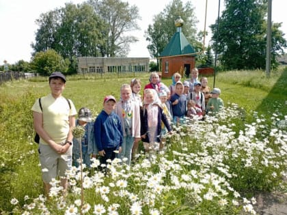 Учащиеся Большеигнатовской СОШ радостно встретили праздник Всех Святых, в земле Русской просиявших