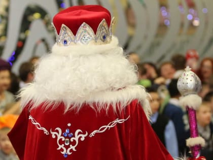 Дед Мороз посохом поколотил прохожего, который не знал новогодних стихов