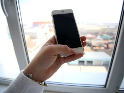 Сотрудница салона сотовой связи оформляла сим-карты на ничего не подозревающих абонентов