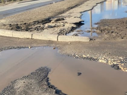 Жители Саранска жалуются в соцсетях на сошедший вместе со снегом асфальт на дорогах