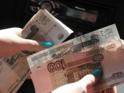 Проверьте баланс карты, там +10 000 рублей: кому завтра придет новое пособие от ПФР