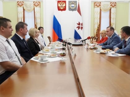 Артём Здунов встретился с врачами, вернувшимися из командировки в Каланчакский район Херсонской области