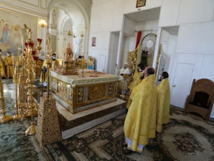 В? праздник апостолов Петра и Павла митрополит Зиновий совершил Божественную литургию