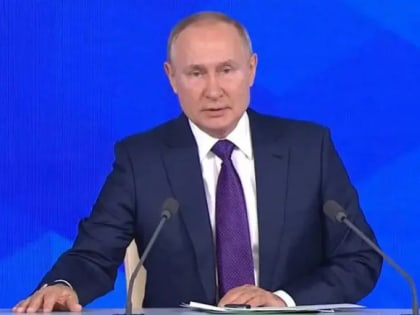 Владимир Путин предоставил гражданство России футболистам Малкому и Клаудиньо