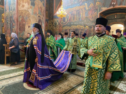 Божественная литургия в Свято-Успенском женском монастыре г.Александрова Владимирской области