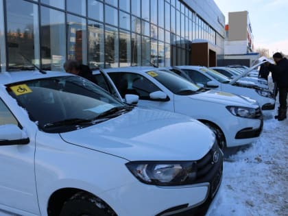 Пострадавшие на производстве жители Мордовии получили спецавтомобили