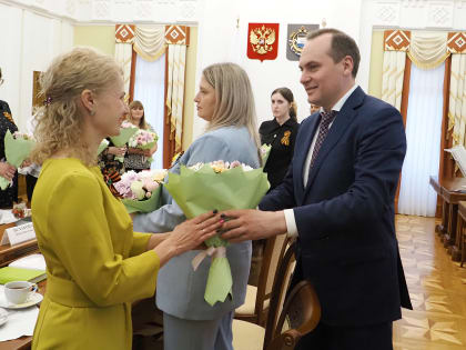 Глава республики встретился с активом регионального штаба «Комитет семей воинов Отечества»