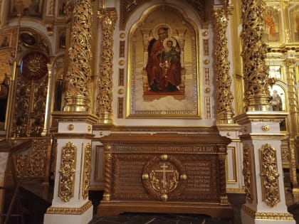 В Кафедральном соборе Саранска установили новую раку для мощей священномученика Владимира Четверина