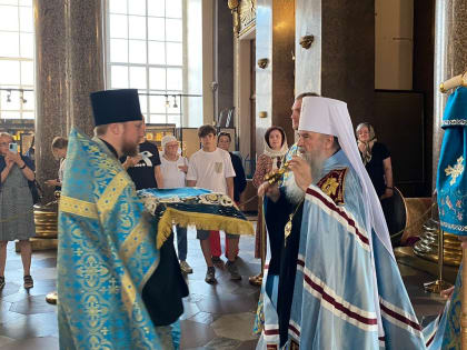 Всенощное бдение с чином погребения Пресвятой Богородицы в Казанском кафедральном соборе г.Санкт-Петербурга