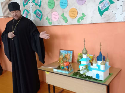 В Кочкуровской СОШ им.народного учителя СССР С.И.Дергачева Дубенского района подвели итоги конкурса «Осенние краски Божьего мира»