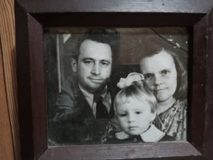 В День снятия блокады Ленинграда, члены городского Совета ветеранов Александр Яшкин и Елена Лезина навестили жительницу блокадного Ленинграда Марию Михайловну Колупанову
