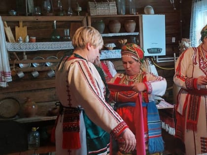 «Увидеть старинную утварь и послушать легенды»: В Мордовии детей знакомят с историей мордовского быта