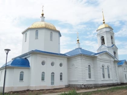 У возрождающегося сельского храма в Мордовии благоустроили территорию 