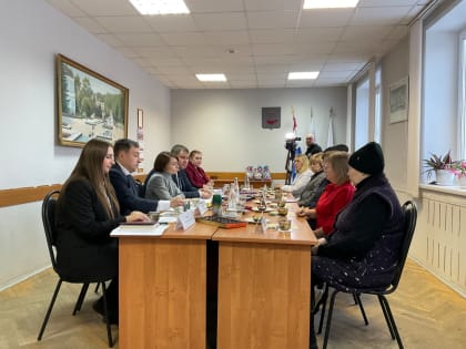 Временно исполняющий полномочия Главы г.о. Саранск Владимир Быков  встретился с матерями и женами погибших участников специальной военной  операции