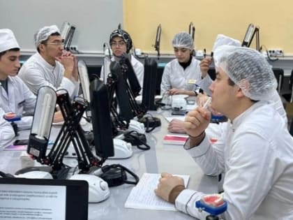 Будущие стоматологи из МГУ им. Н.П. Огарёвав начали заниматься в фантомном классе