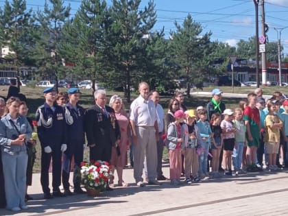 В День памяти и скорби у памятника 