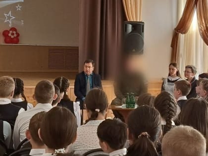 20 апреля состоялась встреча учеников и педагогов школы №9 с выпускником школы 1996 года, участником специальной военной операции