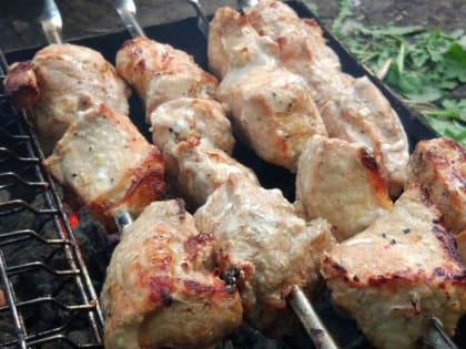 Специалист рассказал об опасности непрожаренного мяса