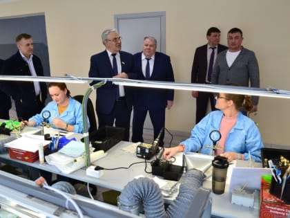 Владимир Чибиркин посетил производство электронной продукции