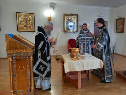 Митрополит Зиновий совершил Литургию Преждеосвященных Даров и чин благословения колива