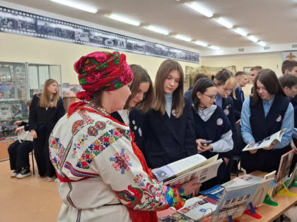 Для учащихся 8-х классов Саранской школы №17 фольклорно-этнографический праздник