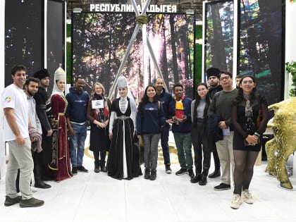 Зарубежные участники Всемирного фестиваля молодежи в «Сириусе» заканчивают знакомство со страной на Международной выставке-форуме 