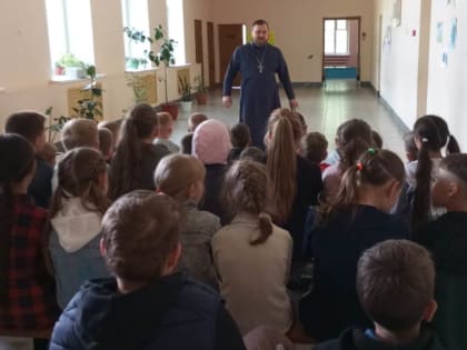 В детском лагере Комсомольской СОШ №1 Чамзинского района прошла встреча сосвященнослужителем