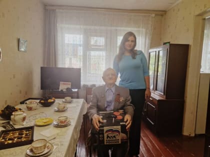 В Пролетарском районе ветерана Великой Отечественной войны поздравили с 100 - летием