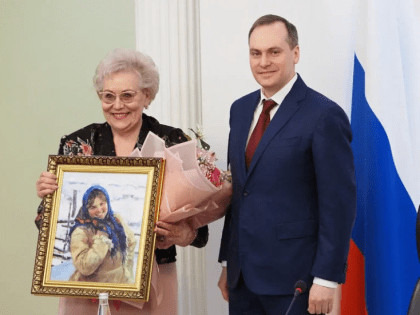 Глава Мордовии поздравил с юбилеем Людмилу Иванову