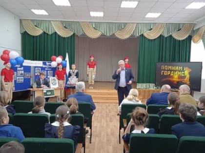 В день памяти воинов - интернационалистов в Ичалковской средней школе открылась Парта Героя