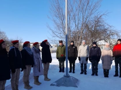 В Спасской СОШ Большеигнатовского района прошло праздничное мероприятие, посвященное установлению памятной доски на стене школы, погибшему воину В.А.Пестрякову