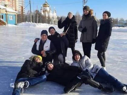 Активисты волонтерского центра организовали новогоднее катание на коньках