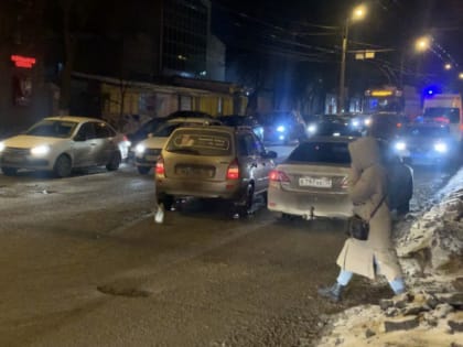 В Саранске попавшая под колеса такси девочка перебегала дорогу на красный свет