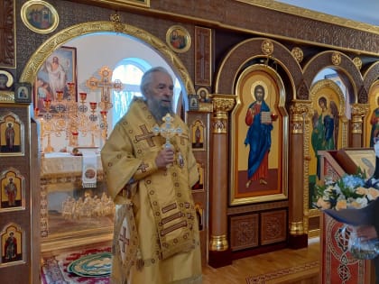 После Божественной Литургии в Иоанно-Богословской обители митрополита Зиновия поздравили с годовщиной монашеского пострига