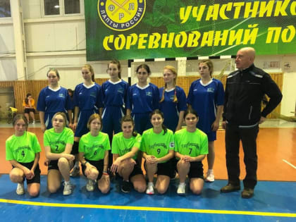 В Темникове прошел турнир среди девушек по исконно русскому виду спорта — лапте