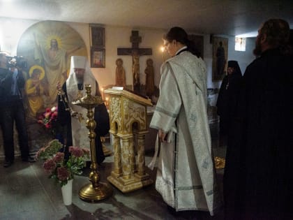 Митрополит Зиновий совершил литию над могилой приснопоминаемого архимандрита Серафима