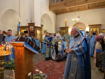 Архипастырь сослужил митрополиту Санкт-Петербургскому и Ладожскому Варсонофию в храме Рождества Христова г. Санкт-Петербурга