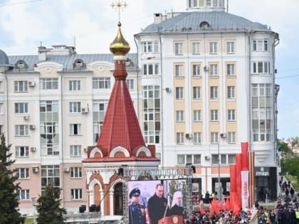 В Саранске на Площади Победы состоялся торжественный митинг-реквием «Поклонимся великим тем годам…» у монумента «Родина-Мать»