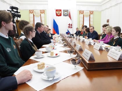 Глава Мордовии встретился с победителям и призерам всероссийских олимпиад