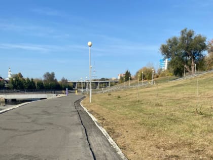 В Саранске на набережной реки Саранки ведется ремонт тротуара