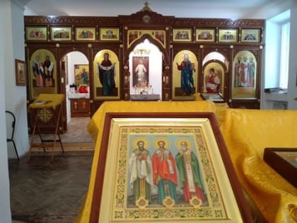 Митрополит Зиновий передал Трехсвятительскому храму в Саранске икону Трех Святителей с частицами мощей