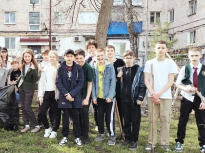 Учащиеся и сотрудники школ Ленинского района приняли участие в акции «Чистый город»