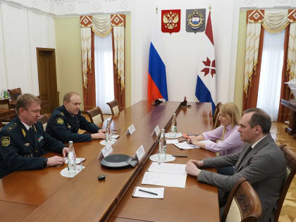 Артём Здунов провел встречу с начальником Саратовской таможни Андреем Беляевым