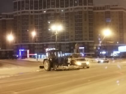 В Саранске столкнулись трактор и легковушка