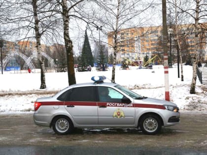 Первый день 2023 года житель Саранска отметил дракой с соседской дверью