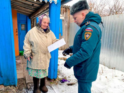 В Мордовии сотрудники МЧС в новогодние праздники обходят частные дома и магазины