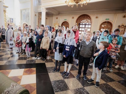 Митрополит Зиновий возглавил Воскресную Литургию и молебен в кафедральном соборе