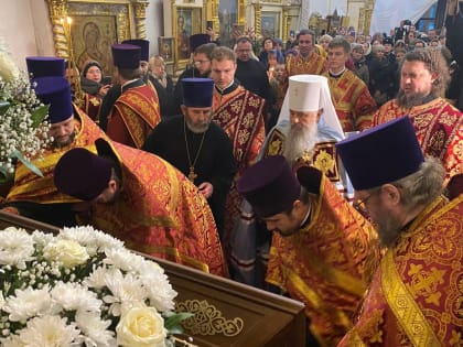 Архипастырь сослужил Всенощное бдение Высокопреосвященнейшему Варсонофию, митрополиту Санкт-Петербургскому и Ладожскому в Князь-Владимирском соборе г.Санкт-Петербурга