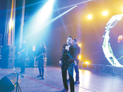 Сольный концерт Фирдуса Тямаева собрал в Саранске полный аншлаг