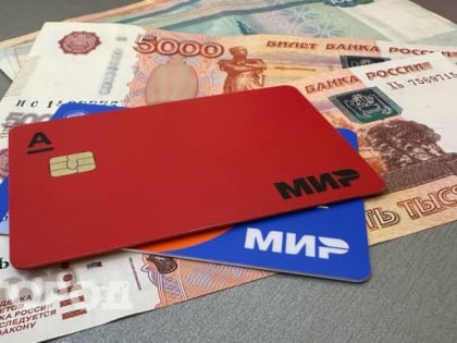Мошенники изобрели новую схему с банковскими картами - деньги списывают мгновенно